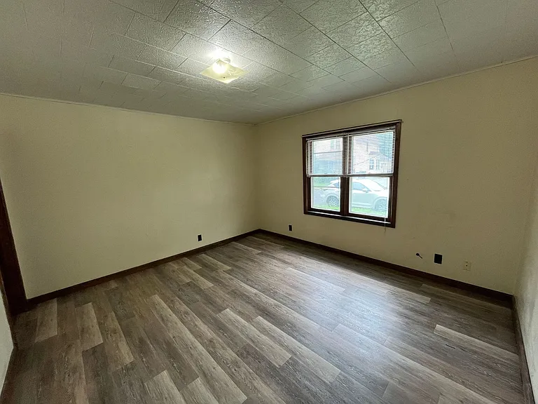 310 W Arnold St — Photo 5