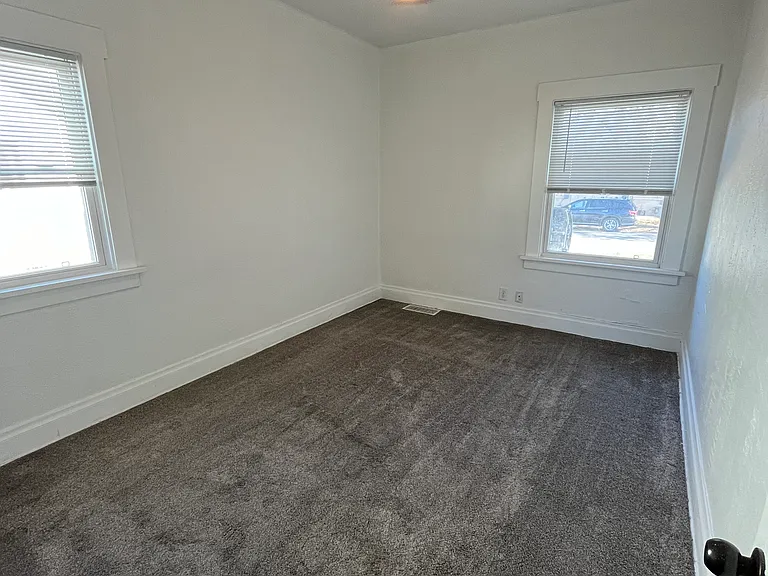 806 Marsh St — Photo 5