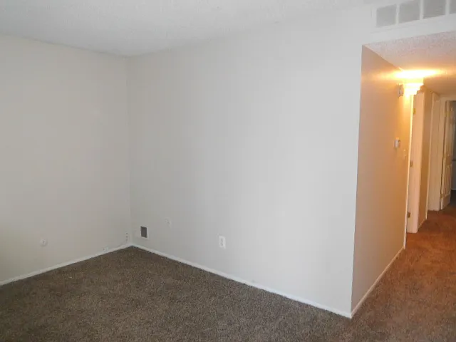 501 E Breckenridge St — Photo 7