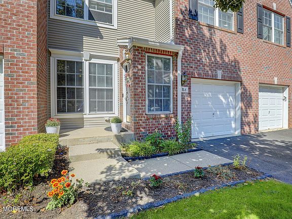 3rd image of 86 Ironwood Court
