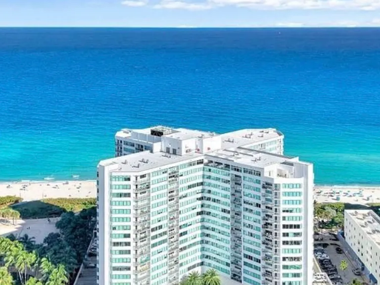 7135 Collins Ave #1033 — Photo 1