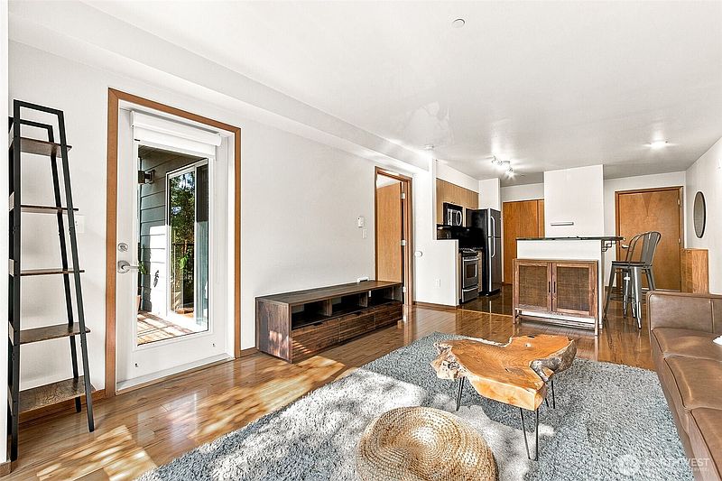 5th image of 412 11th Avenue #303
