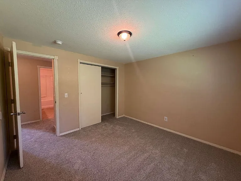 878 Evergreen St #11 — Photo 8