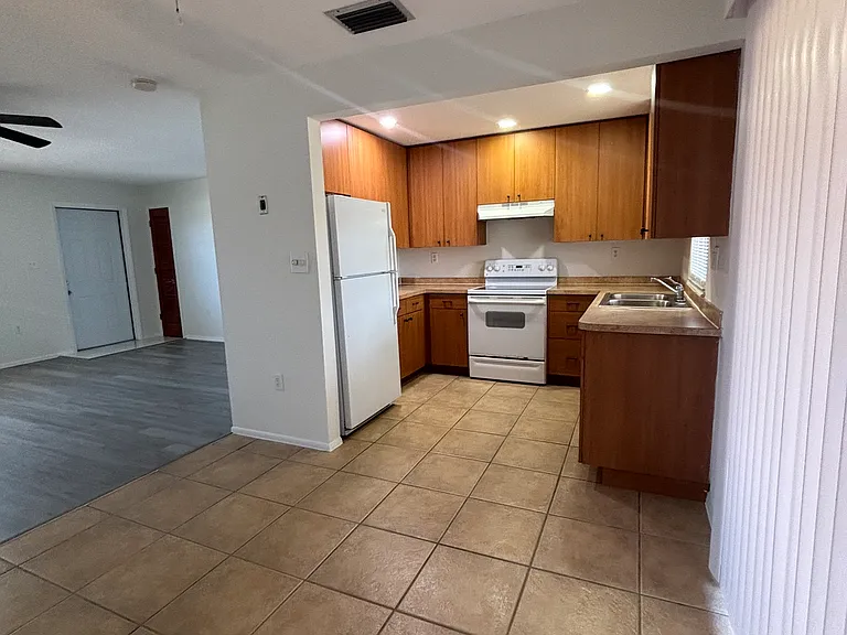 20216 Midway Blvd — Photo 3