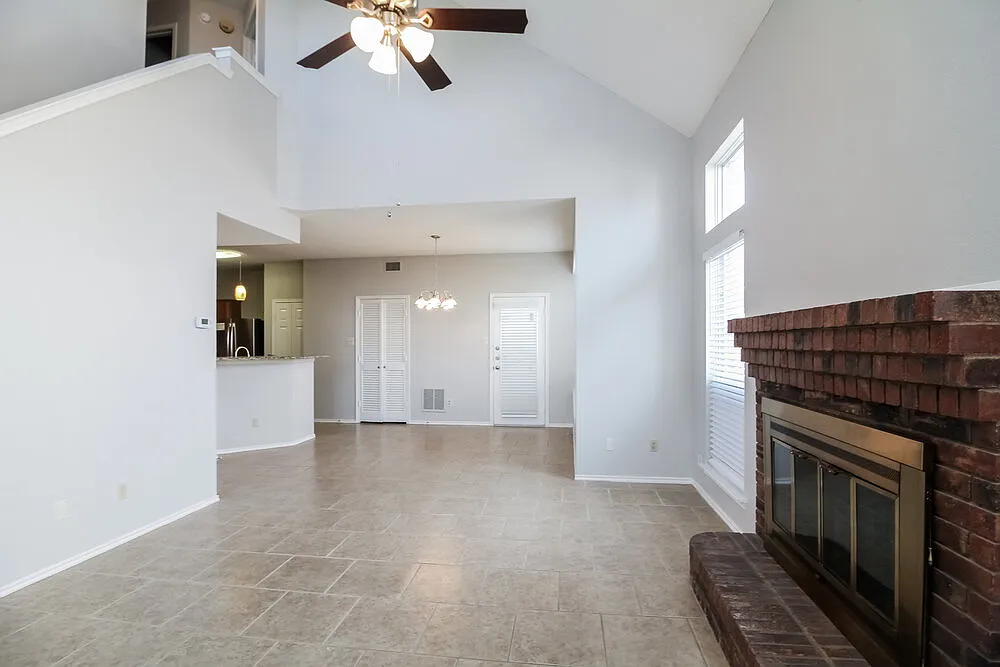 3 bed, 2.5 bath, 1461 sqft, $1,985 — Photo 4