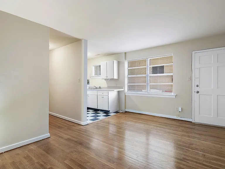 2602 Grove Ave #3 — Photo 2
