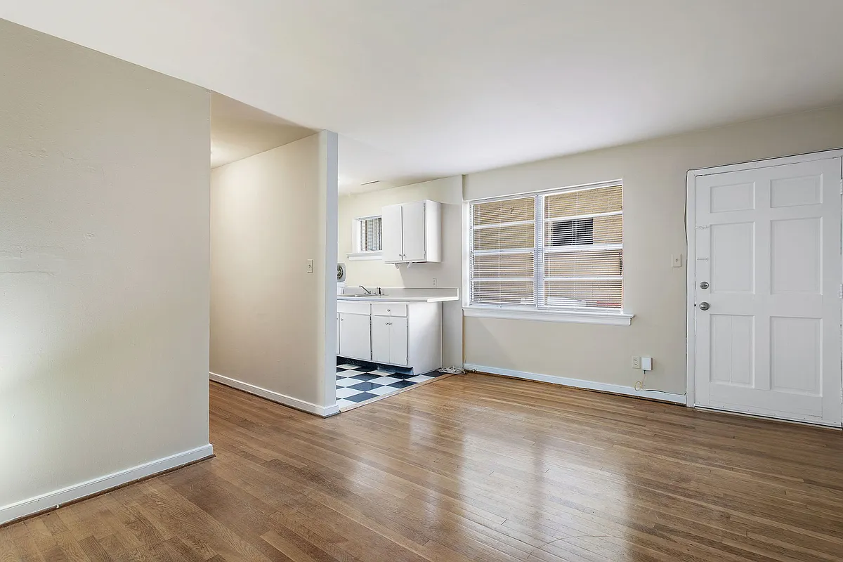 Building Photo - 2602 Grove Ave #3