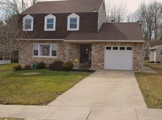 2424 W Colonial Dr, Upper Chichester, PA 19061