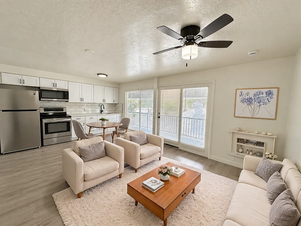 951 N Redwood Rd