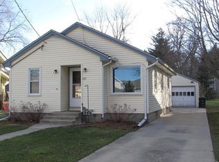 355 Chestnut St W, Burlington, WI 53105