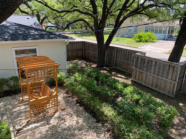 3825 Hubby Ave — Photo 38