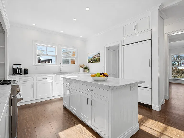81 Foster Ave — Photo 7