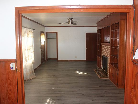 5th image of 1008 W College St