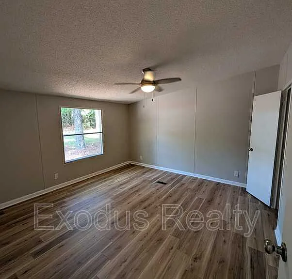 94 Sean Ln — Photo 3