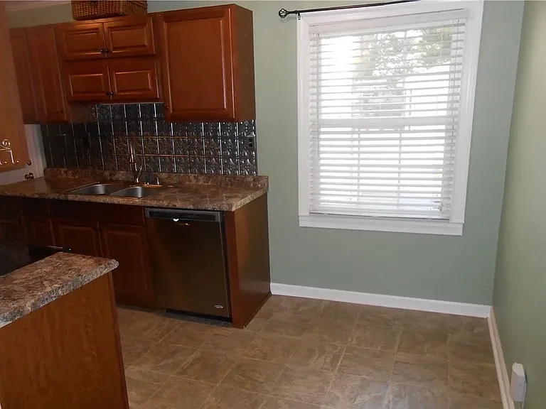 1402 Vance Dr — Photo 9