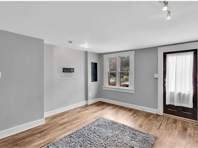 602 Middle St — Photo 2