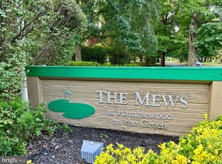 806B Cypress Point Cir, Mount Laurel, NJ 08054