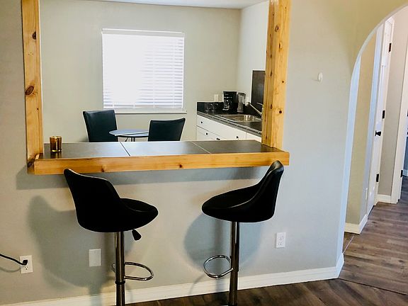 2nd image of 1305 Hilton Pl #1