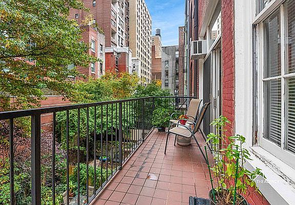 3rd image of 61 W 85th St APT 2B