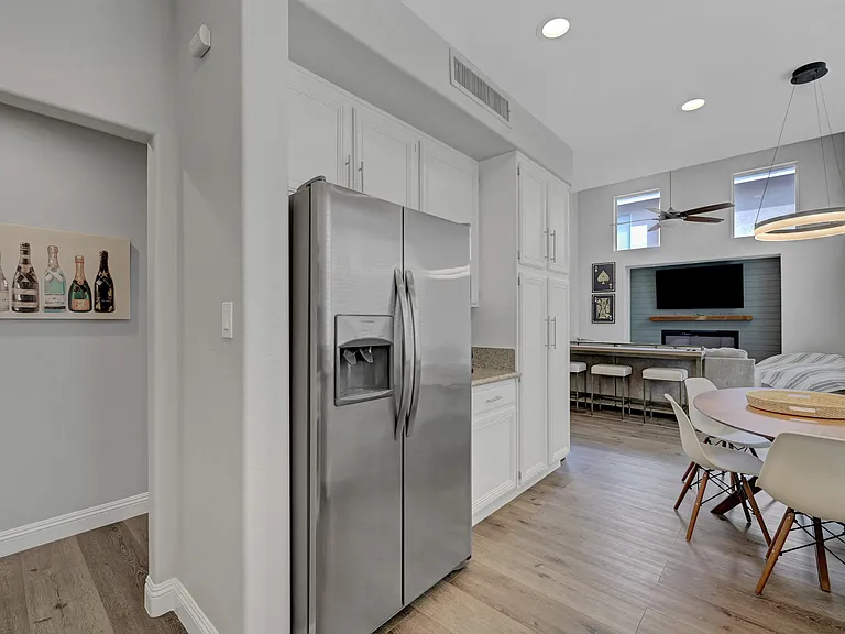 2239 Le Conte Ave — Photo 19