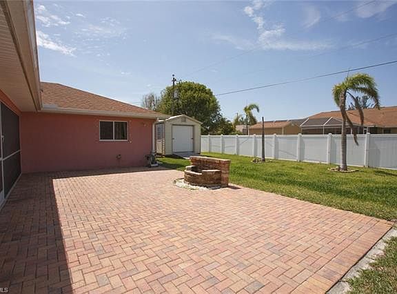 3rd image of 131 SE 22nd St