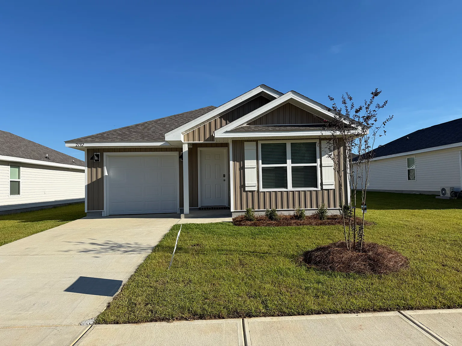 3 bed, 1281 sqft, $2,100 — Photo 1