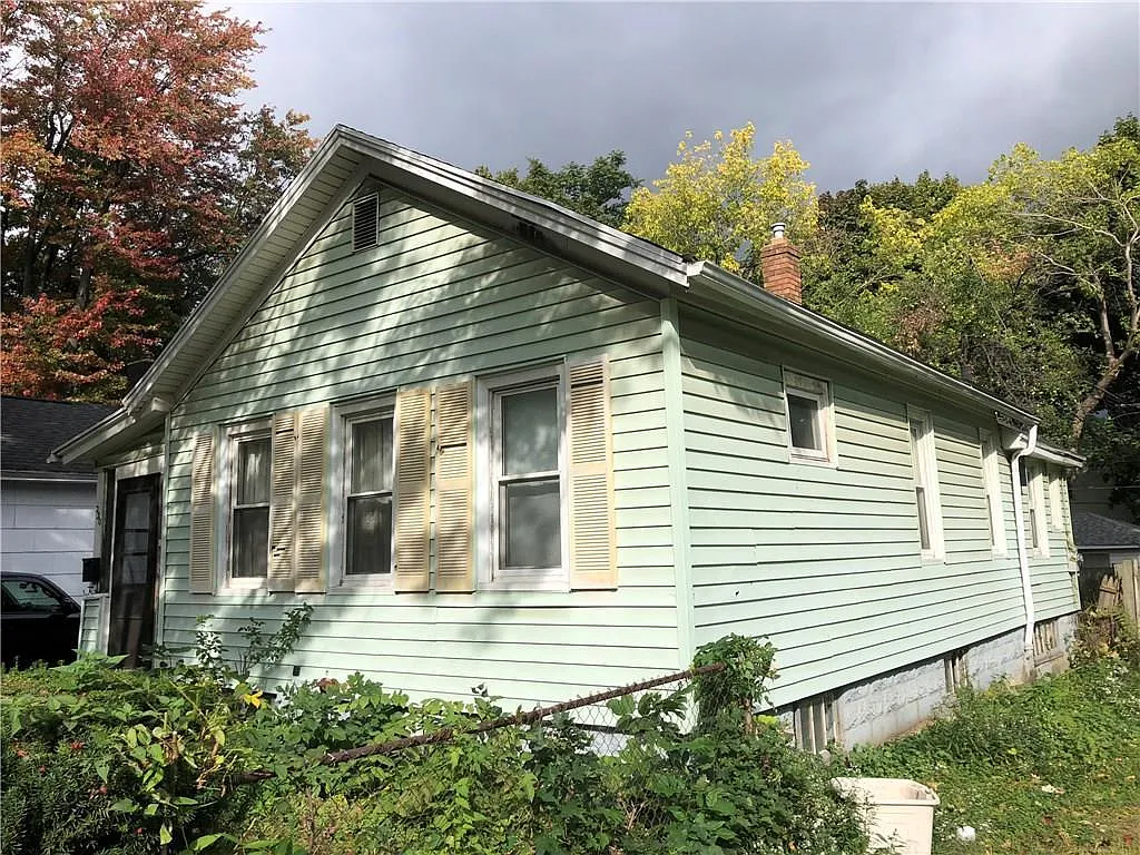 220 Avenue C photo 1