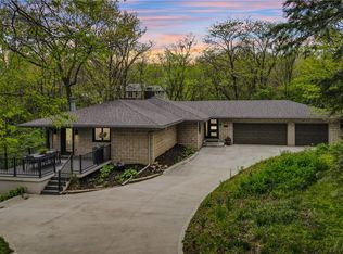 3748 Greenbranch Dr, West Des Moines, IA 50265