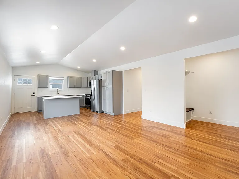 Silver Star Apartments — Photo 52