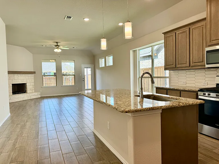 347 Freestall Dr — Photo 5