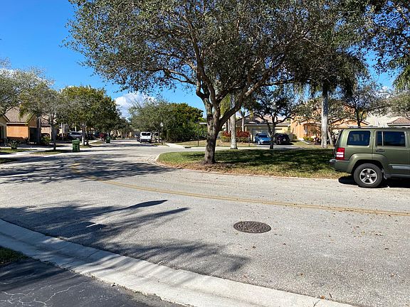 4th image of 1327 Sago Ln