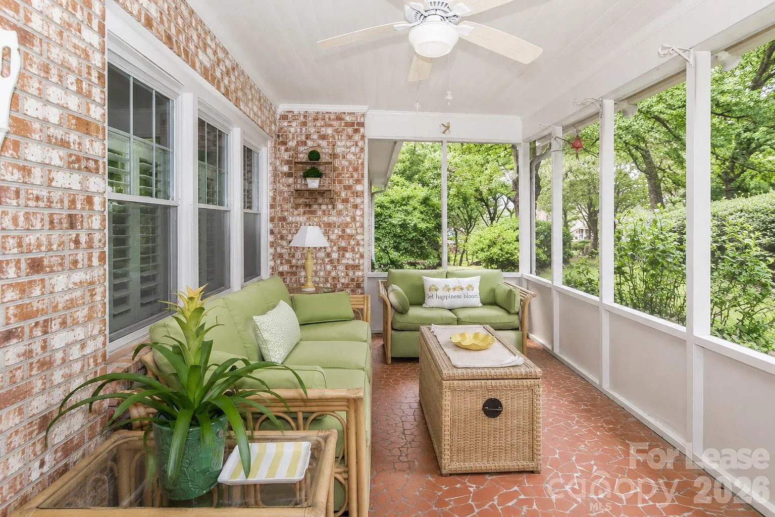 2 bed, 1.5 bath, 1900 sqft, $2,350 — Photo 3