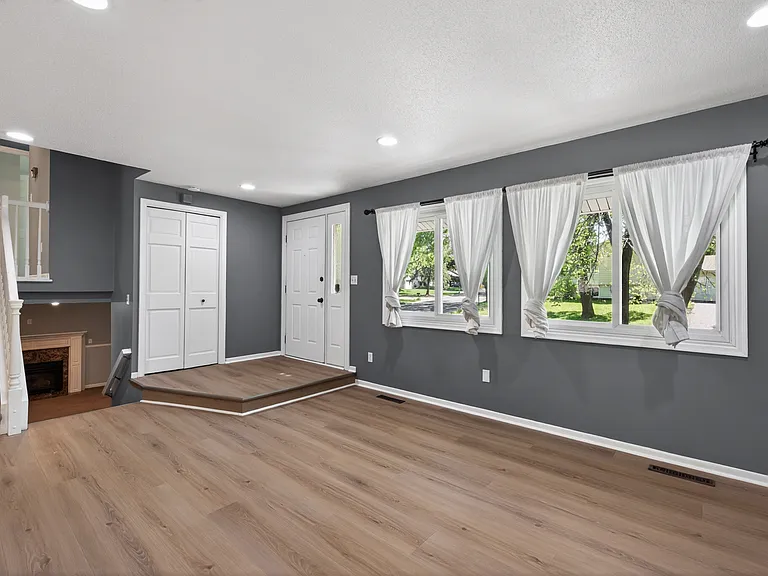 7466 Dallas Ln N — Photo 4