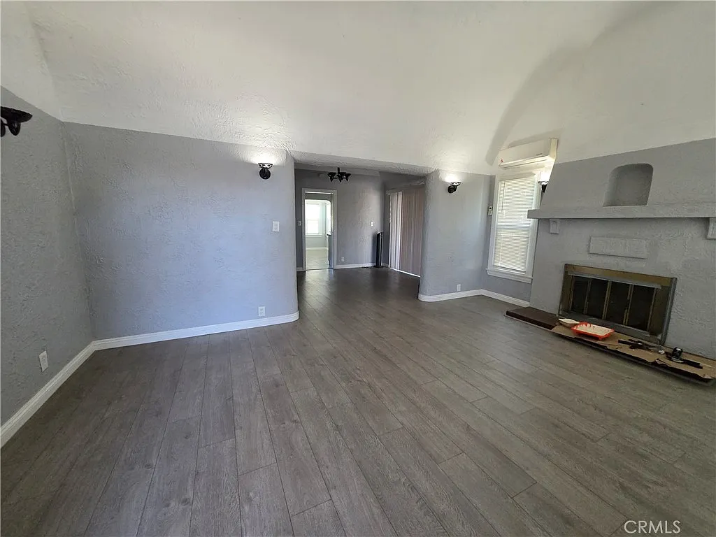 2 bed, 1140 sqft, $2,950 — Photo 2