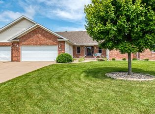 612 Whispering Pines Cc Ln, Normal, IL 61761