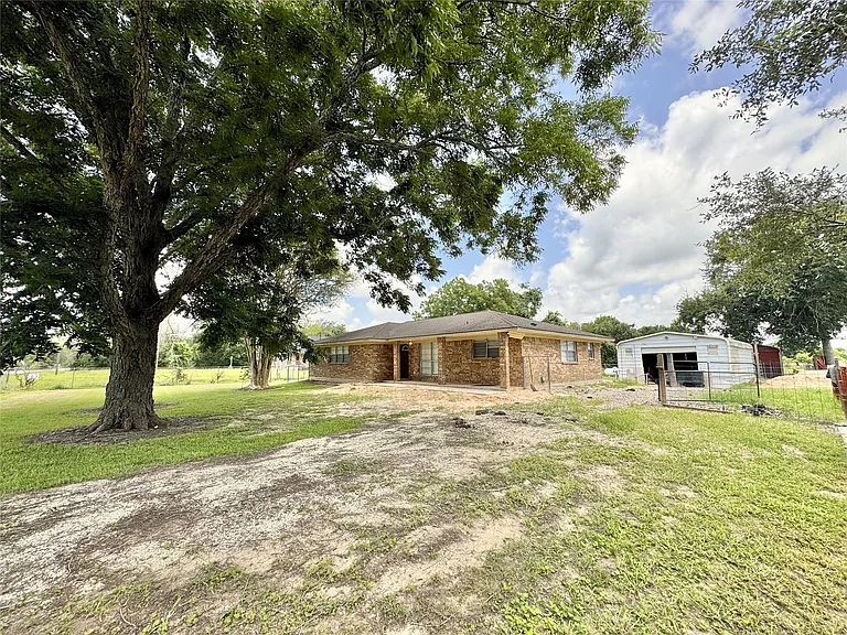 547 County Road 949E — Photo 3