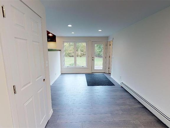 3rd image of 536 Creekside Dr
