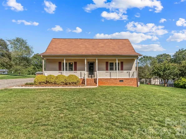 2207 Beauty St, Statesville, NC 28625