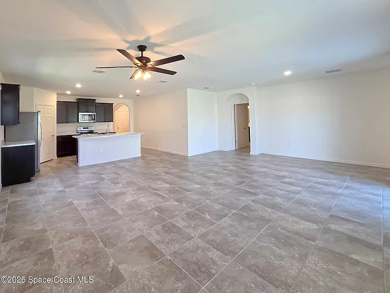 287 Guinevere Dr SW — Photo 6