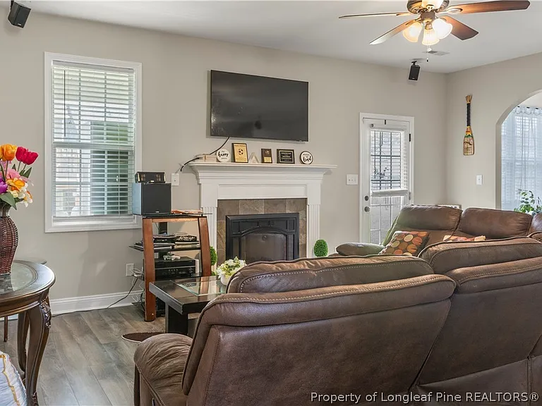 221 Fountain Grove Dr — Photo 7