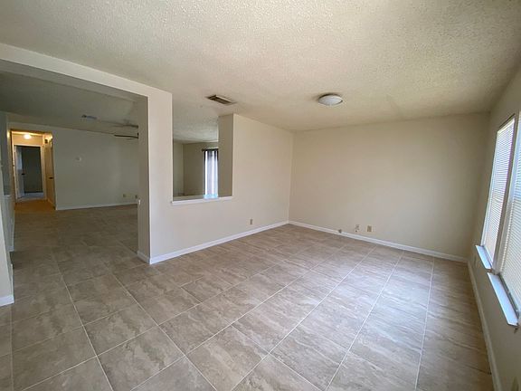 3rd image of 11311 Tabletop Ln