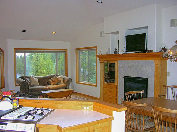 2nd image of 18226-6 Mountain Rose Ln