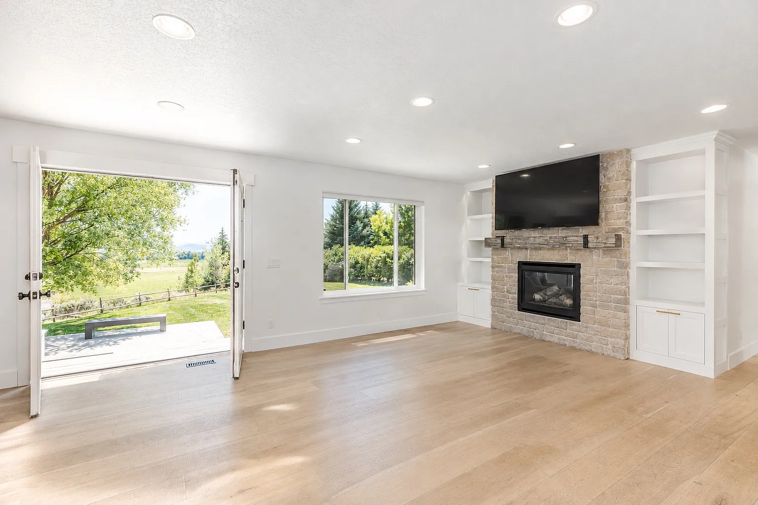4 bed, 3062 sqft, $4,200 — Photo 3
