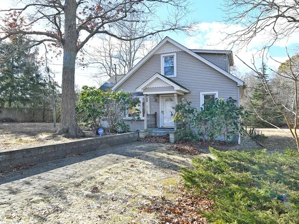 10 Brook Run Drive, Medford, NY 11763