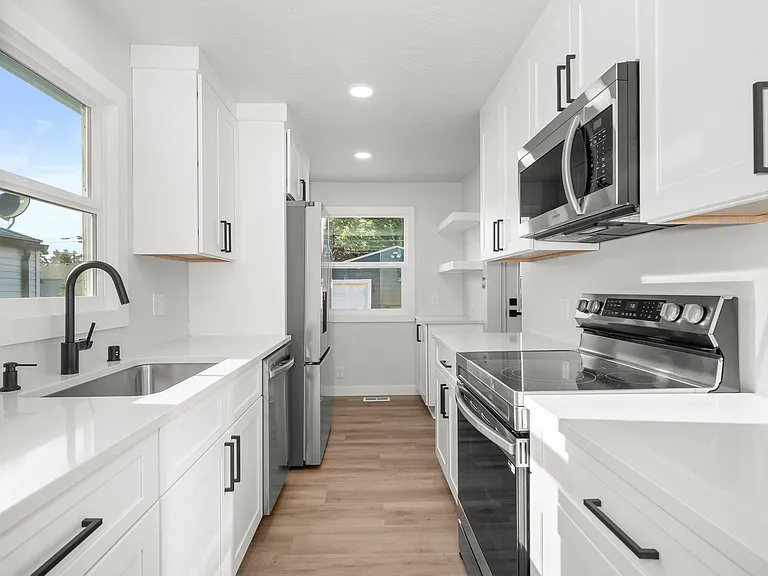 2217 E Longfellow Ave — Photo 3
