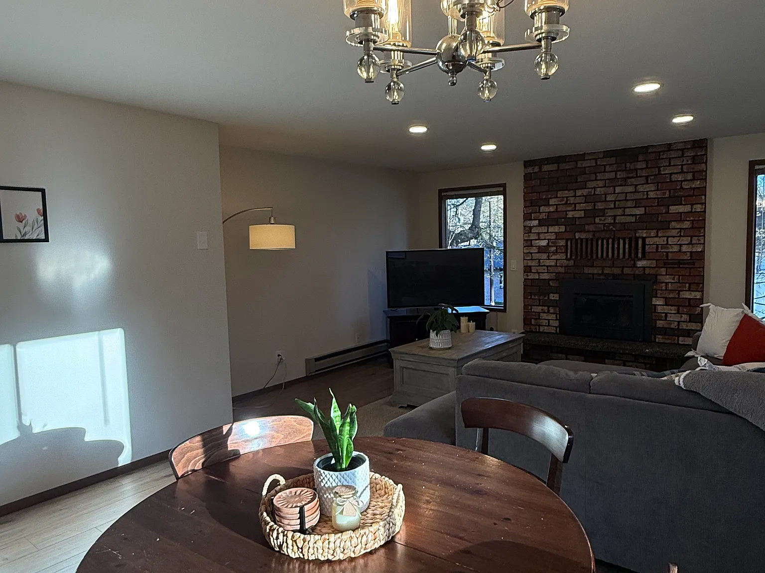 2 bed, 970 sqft, $1,900 — Photo 4