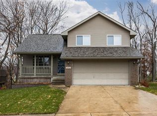 4005 Harwood Dr NE, Cedar Rapids, IA 52411
