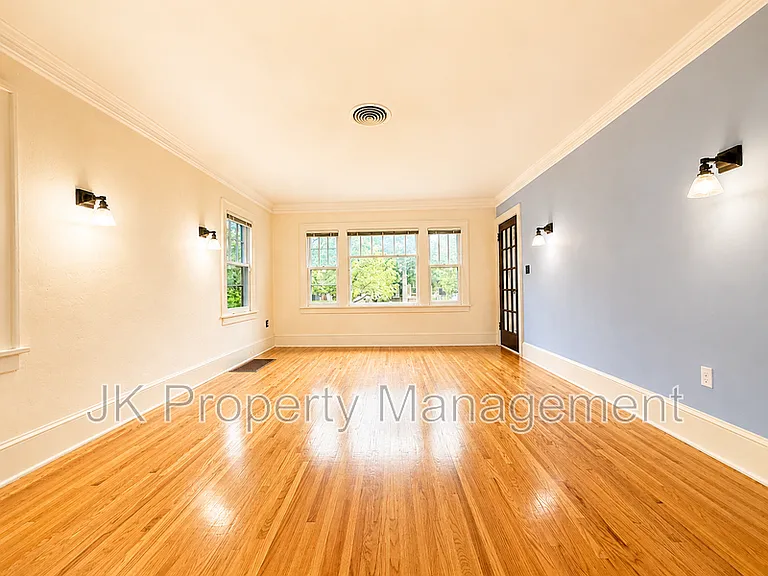 2217 1st Ave S — Photo 5