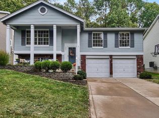 589 Woodlyn Xing, Ballwin, MO 63021