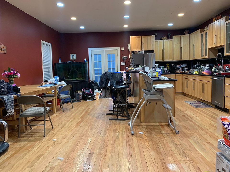 1st image of 1510 W Augusta Blvd